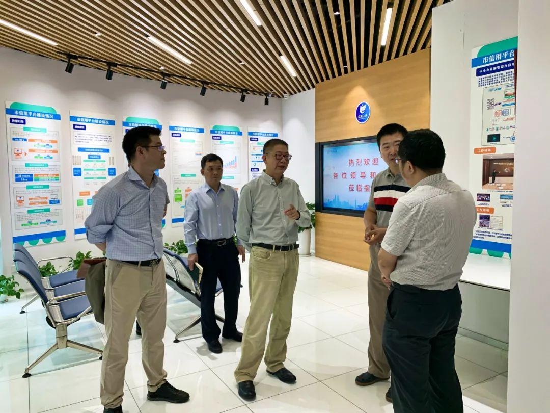 翁华建副区长带队走访市公共信用信息服务中心
