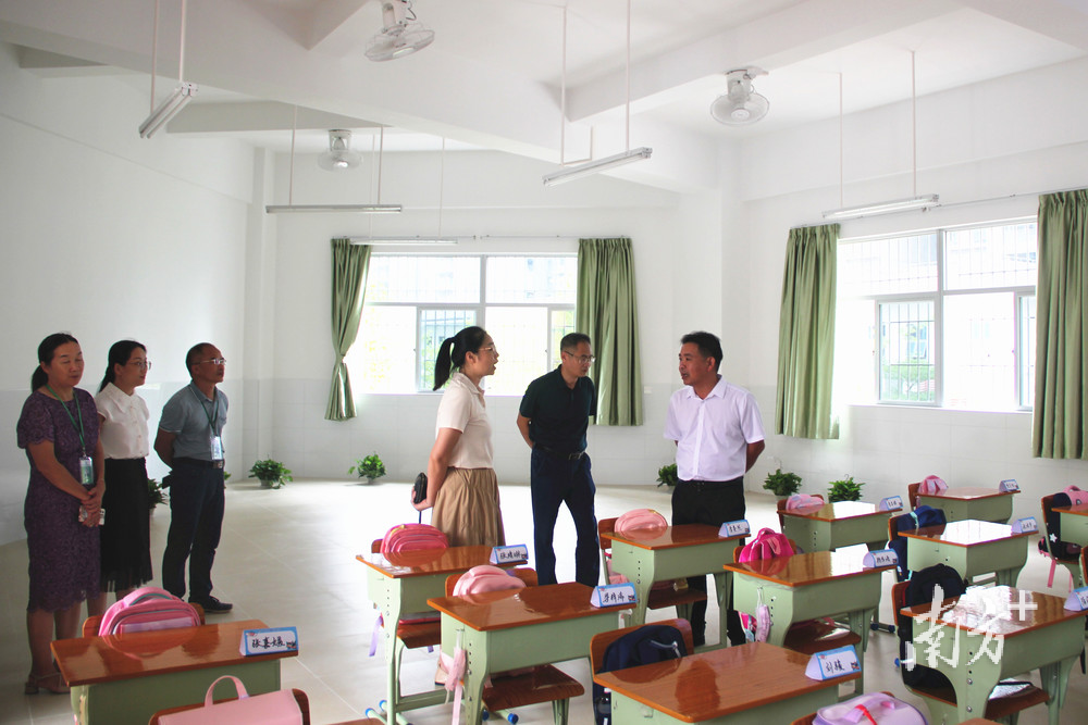 梁福慧到各校检查指导开学和校园疫情防控工作