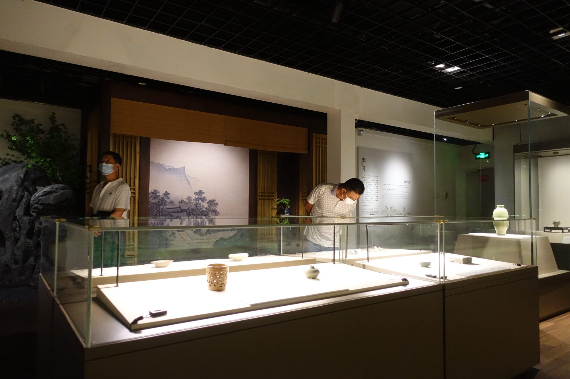 文物|广州博物馆藏龙泉青瓷首次亮相,113件(套)精品与观众见面