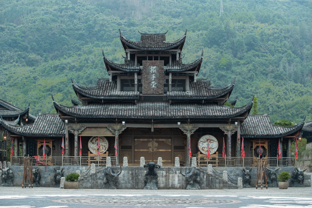 "全员"打卡湘西秘境惹巴拉 寻找土家宝藏之旅