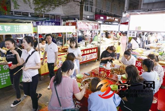 常德水星楼夜市里的"烟火气"