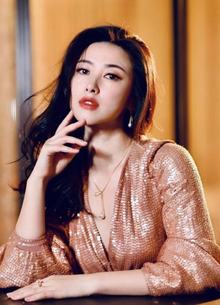 这些明星告诉你,珠圆玉润也能风情万种 文|2号探秘人 编辑|2号探秘人