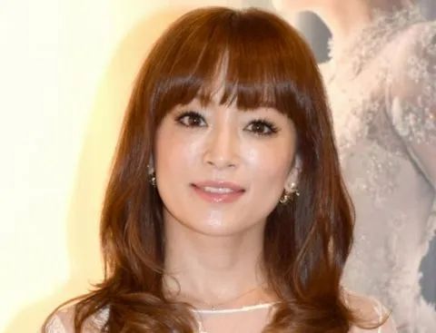 著名女歌手被紧急送医 一度失去意识 良品联社女性美容时尚经验分享专业平台