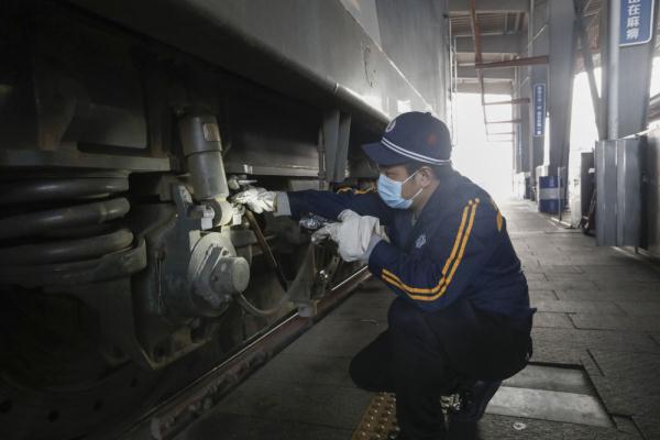 重庆机务段全面打响2023年春运攻坚战