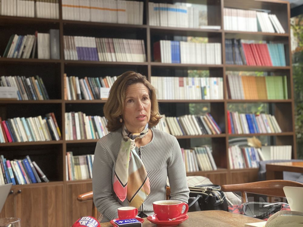 英国新任驻华大使吴若兰:中英科技合作仍然紧密,解决标