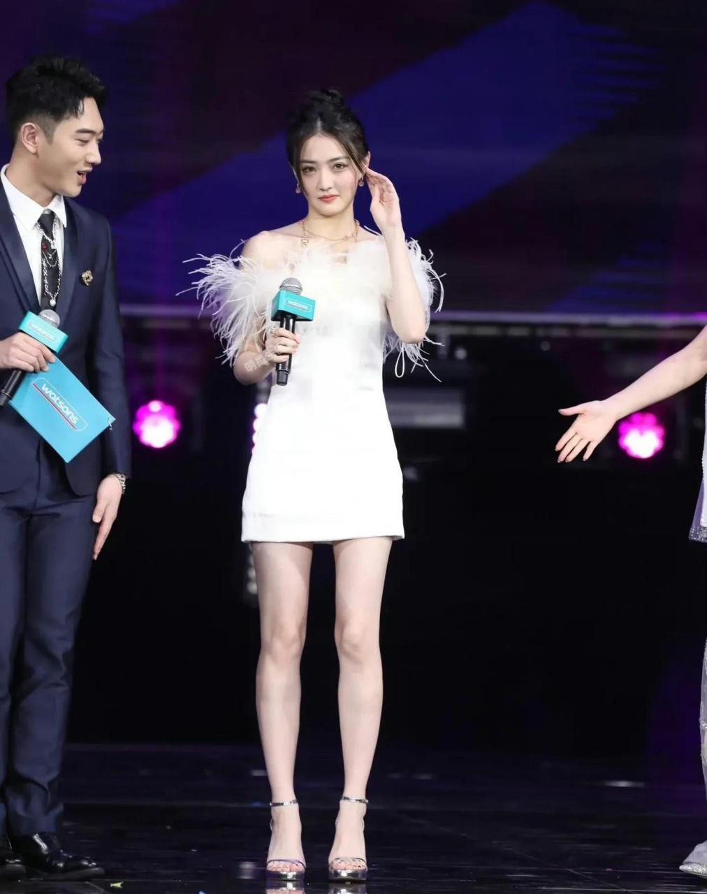 徐璐 腿精名副其实  本文并不代表小编赞同其观点和对其真实性负责.