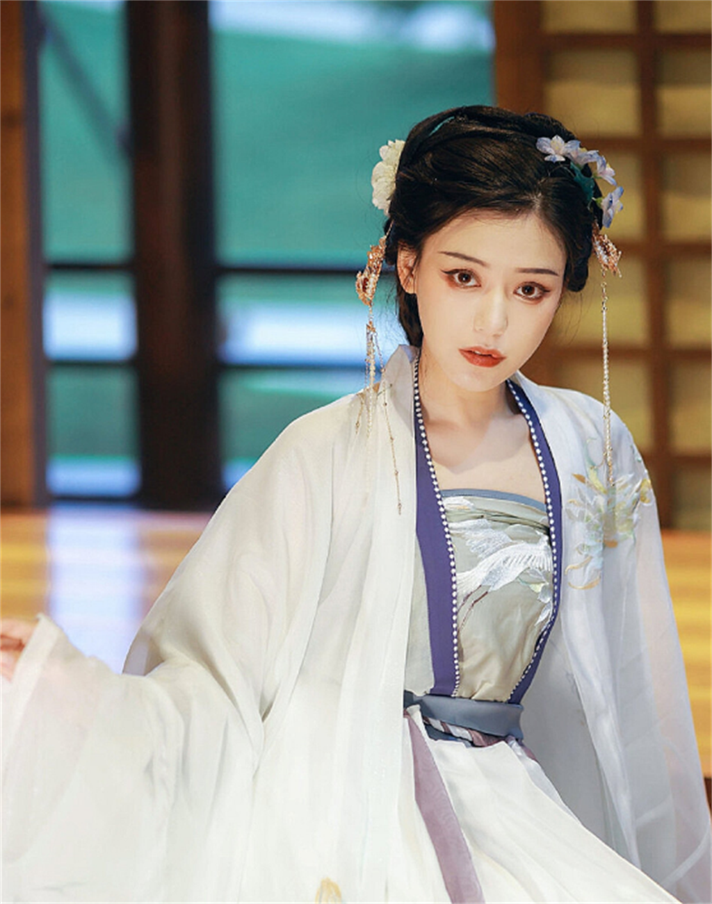 《农门痞女》她空间稻谷飘香,黄金百箱,嫁给穷兵哥生活富足!