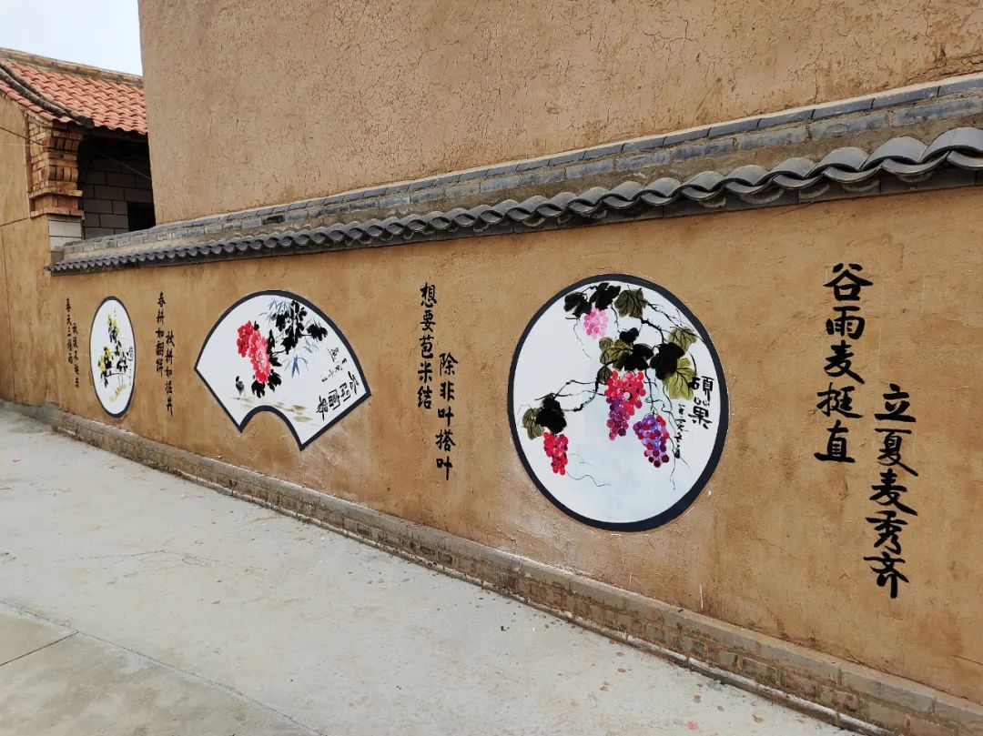 定西青岚山乡:墙体彩绘 "扮靓"美丽乡村
