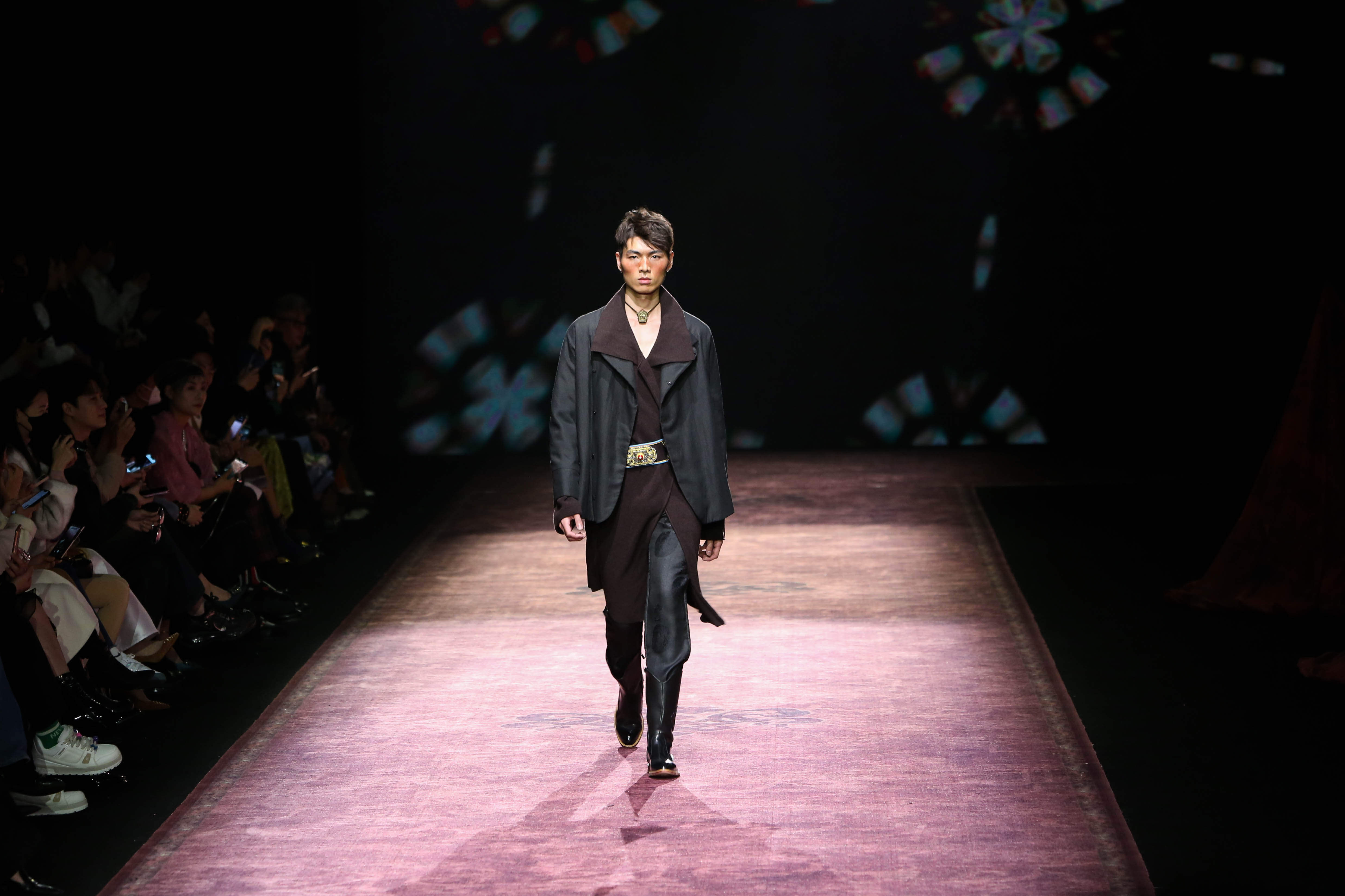 (文化)荷木hemu亮相2023秋冬上海时装周