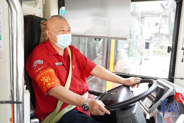 「广州公交文脉|公交事业的传承②」广州这对"公交父女档",在平凡岗位