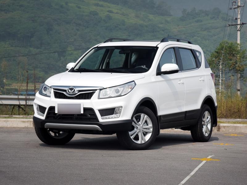 这款汽车的车标设计独特,形如牛角,它就是北汽幻速的标志.