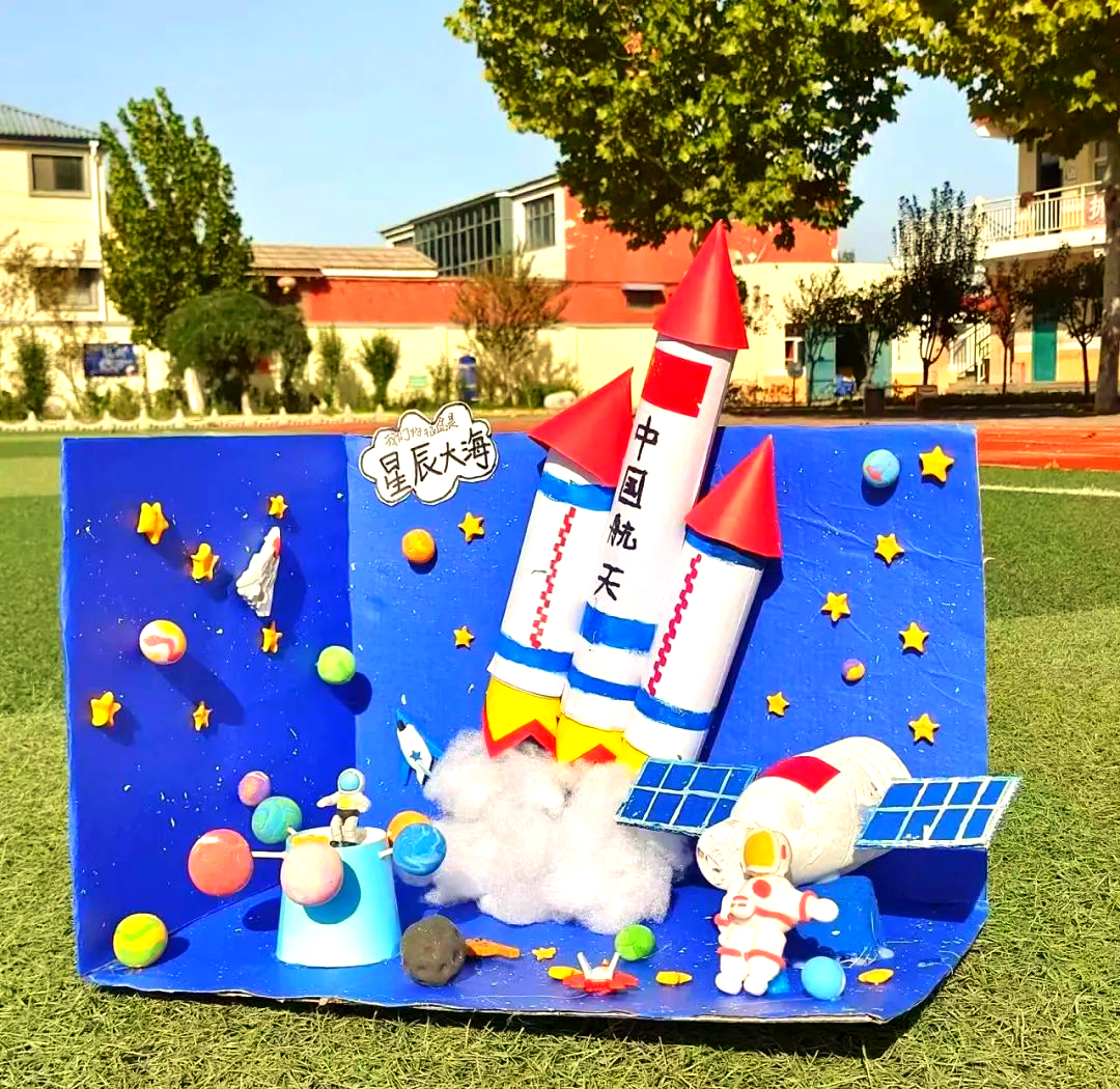 小小创客展现航天梦