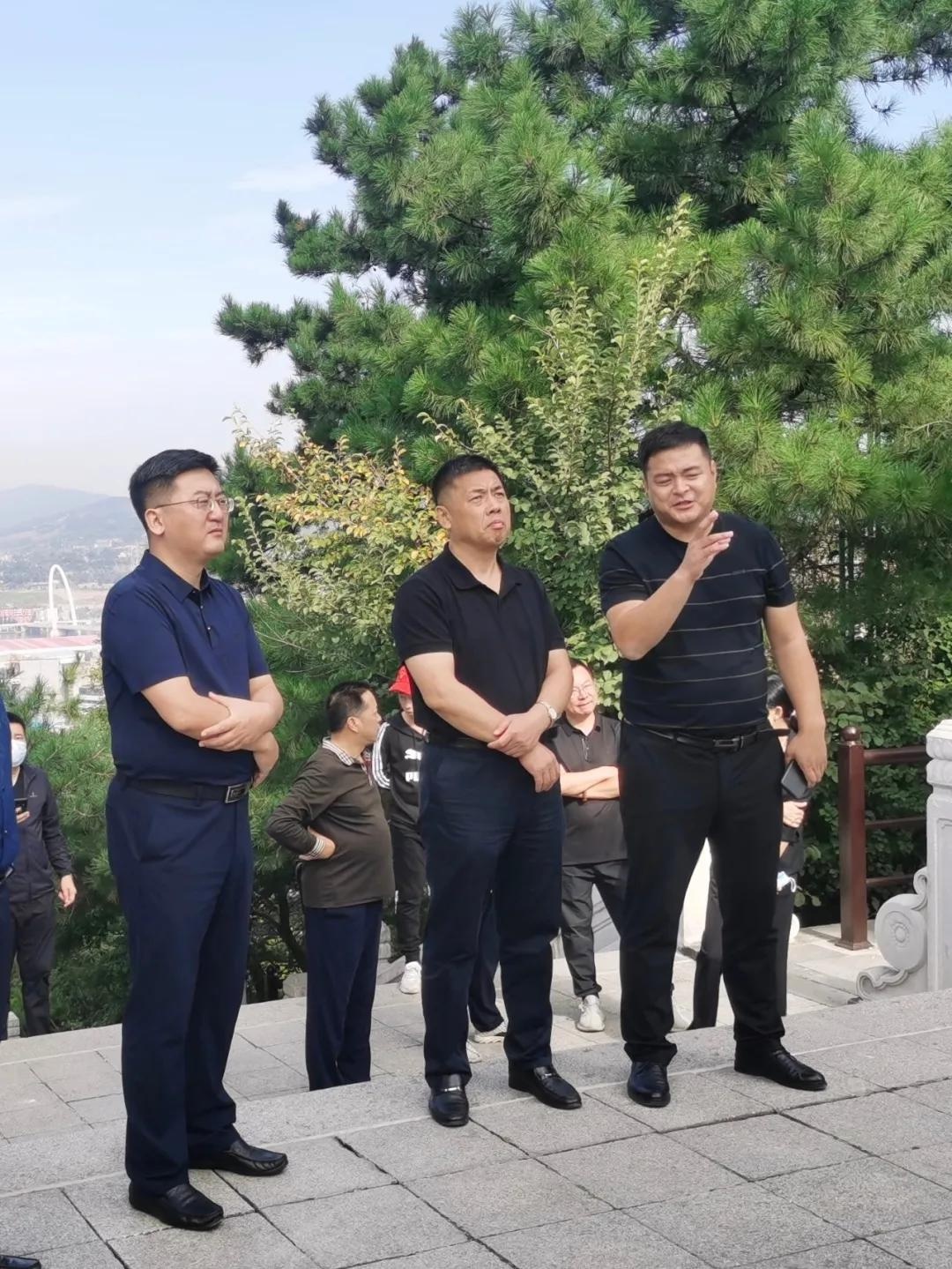 区委书记富晓明一行调研本溪市革命烈士纪念碑修缮工程进展情况