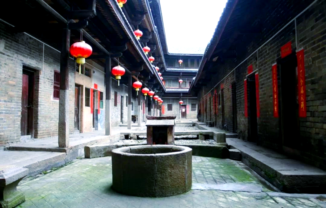 探秘梅州:领略客家围龙屋的独特魅力