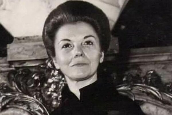 世界上第一位女总统,因治国不力被兵变推翻,至今仍在西班牙流亡