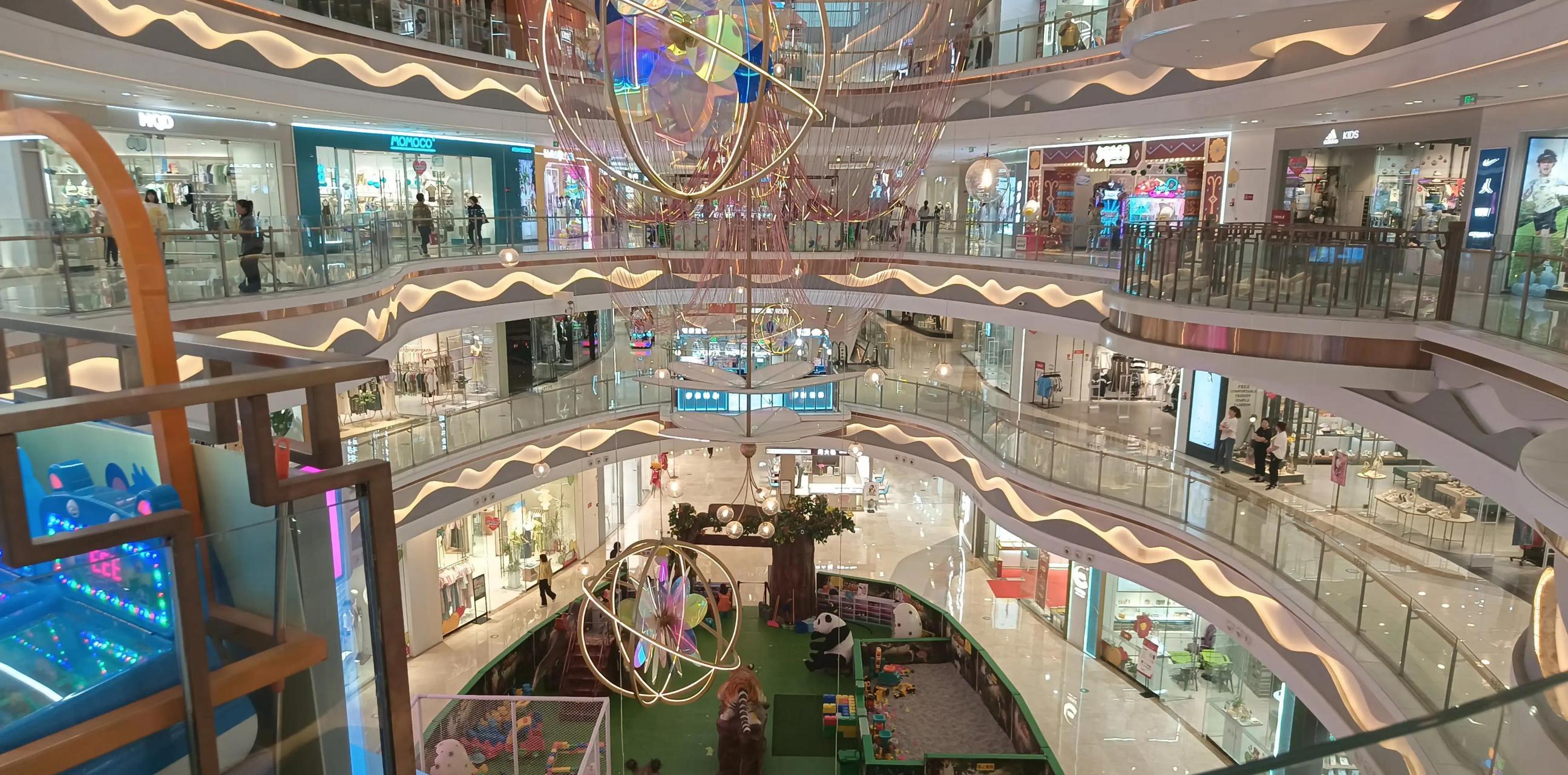 扬州城北的吾悦广场,感觉今年人气大不如从前了,今年以来,每次去考察