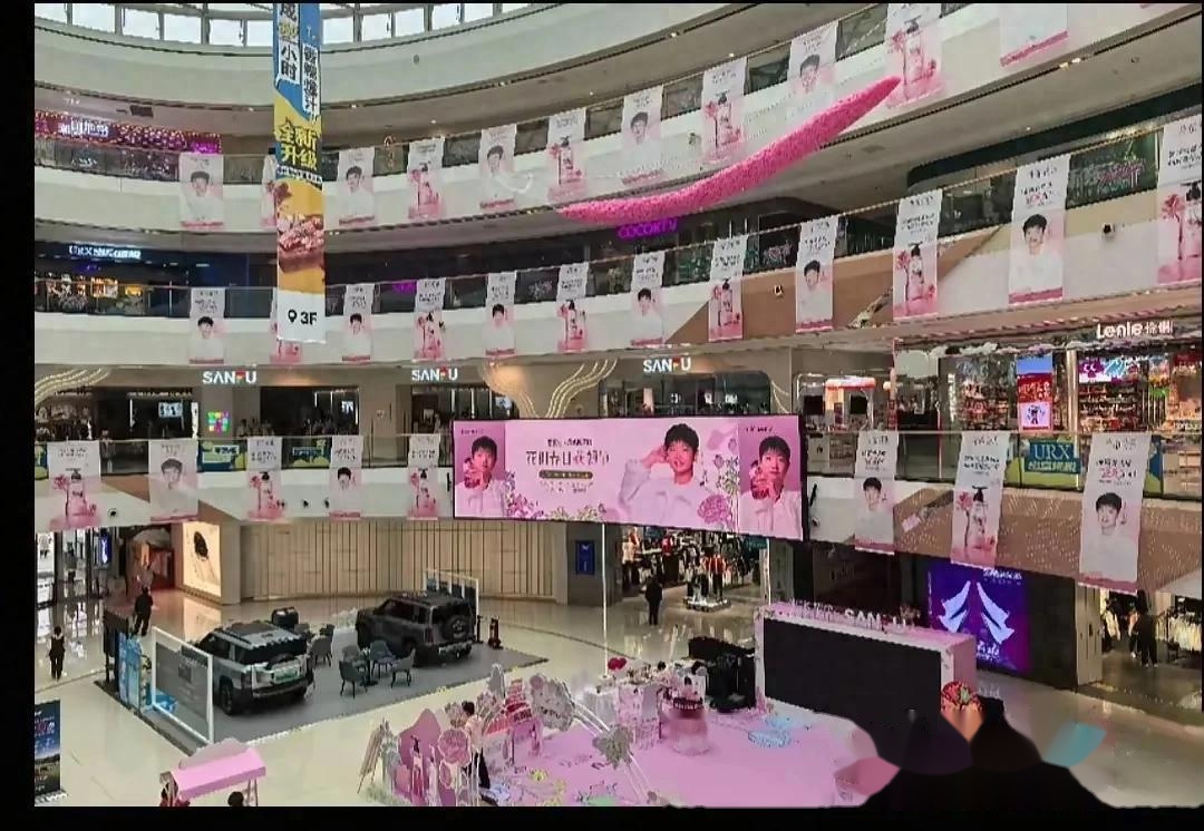 重庆巴南万达致敬孙颖莎:全商场变身爱的海洋 爱满巴南万达