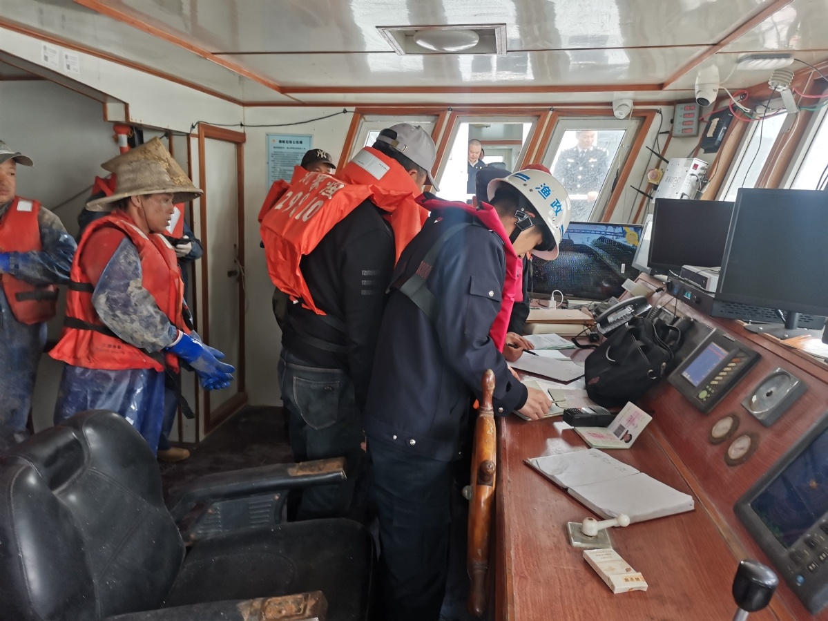 宣柏林带队参加"春雷"暨渔商共治联合执法行动