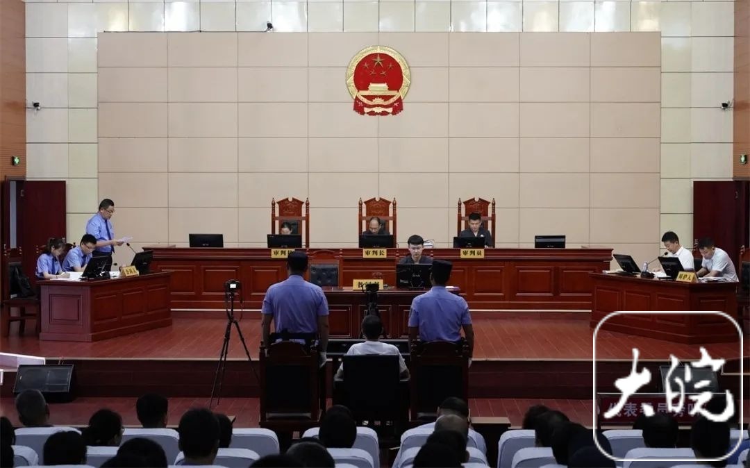 被控受贿380余万元02原蚌埠二中校长李新义受审