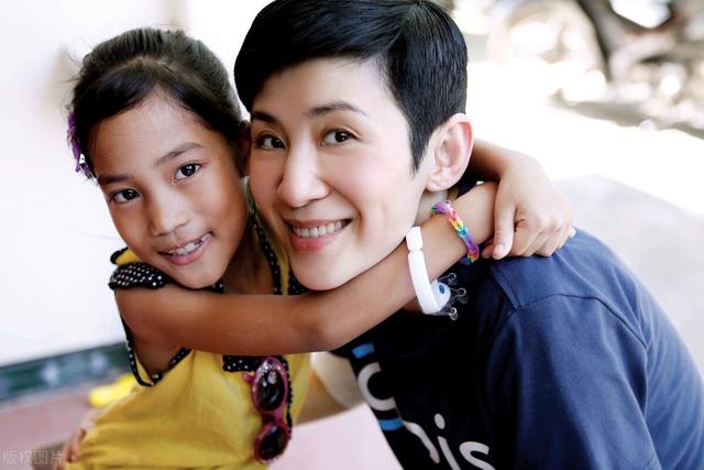 从家族血统到演艺天赋,吴君如女儿陈是知正式出道