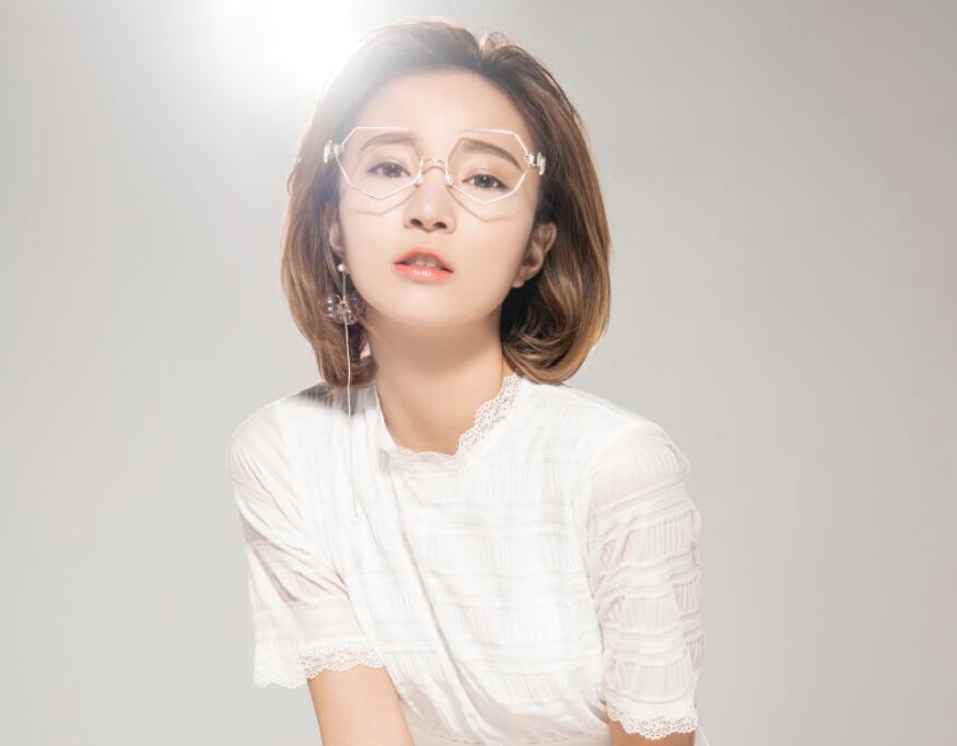 网红小潘潘魔改《黄梅戏》,弘扬传统文化or侮辱传统文化?