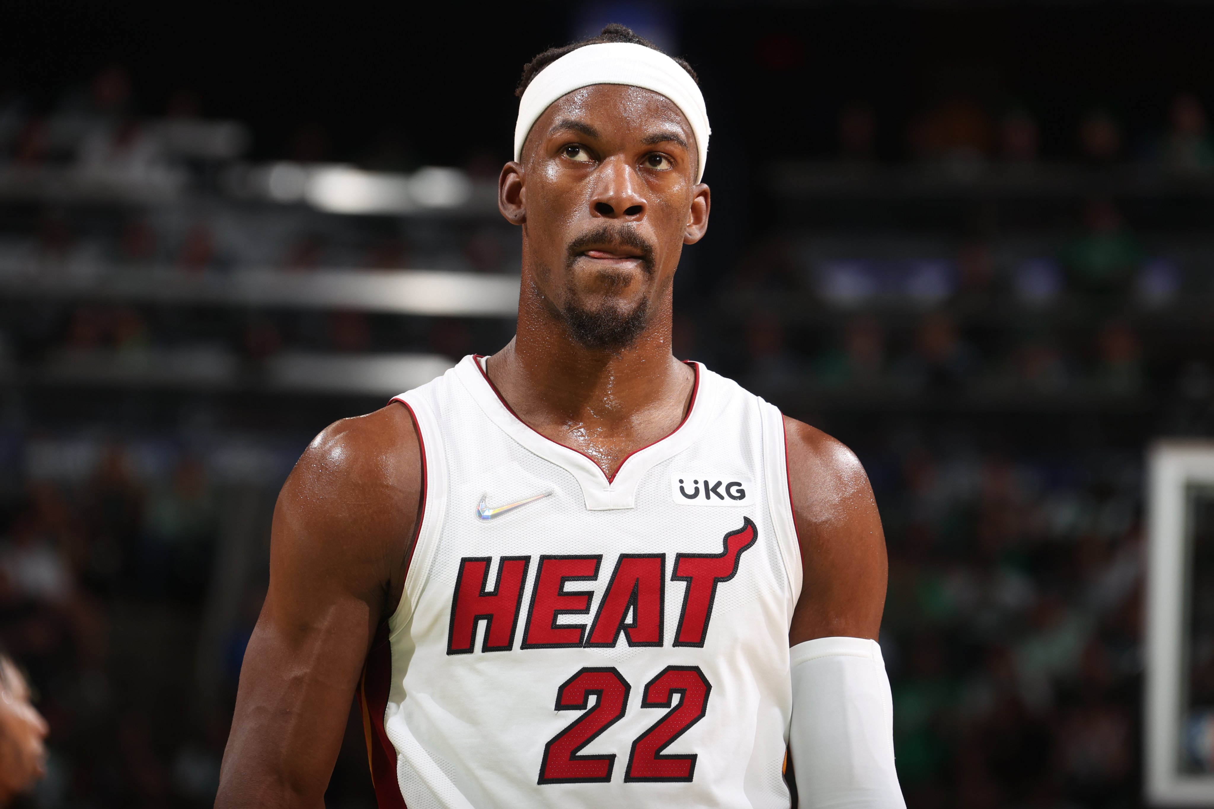 巴特勒刷爆纪录,豪言夺冠!塔克强硬回应勇士格林!布朗高开低走