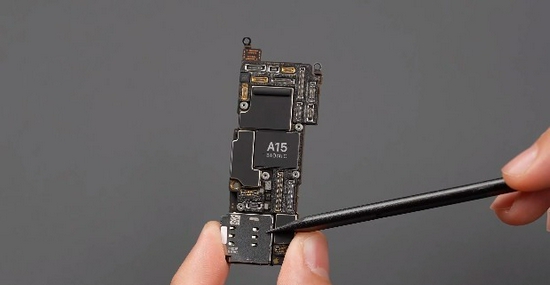 sim卡槽早就通过全新的设计 避免操作不当损坏机身内部