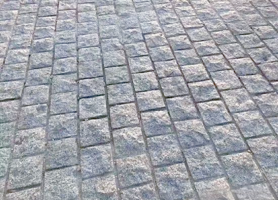 芝麻黑马蹄石地铺的多样选择与加工制作