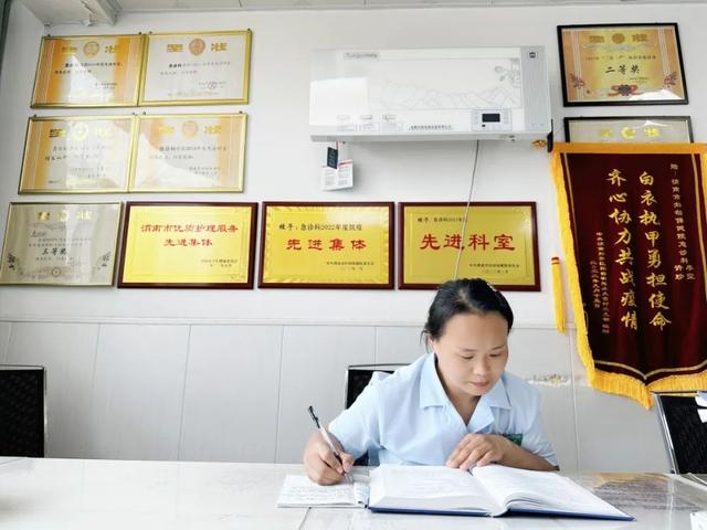 渭南市担当作为好护士|渭南市妇幼保健院急诊科季莹:以萤火之光,甘当