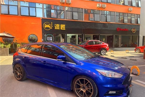 汽车贴膜-福特福克斯贴膜改色|ax波尔蒂芒蓝