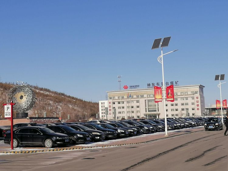 鹤壁煤化振动给煤机展翅神东布尔台煤矿