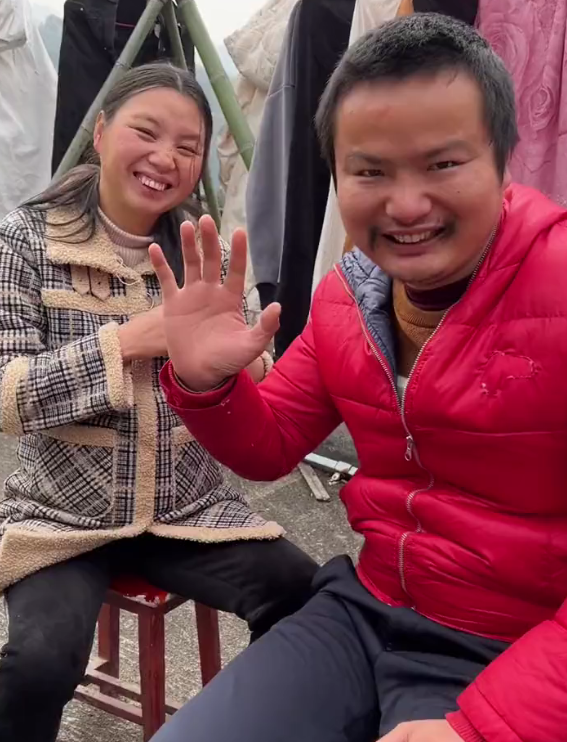 失踪14天牛爱芳再更新,猪食怼脸恶心观众,小春花腹部平坦已卸货