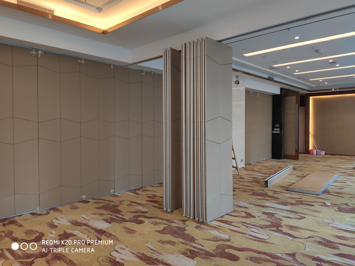 深圳市酒店会议室宴会厅活动隔断墙办公室高屏风展厅推拉折叠屏风