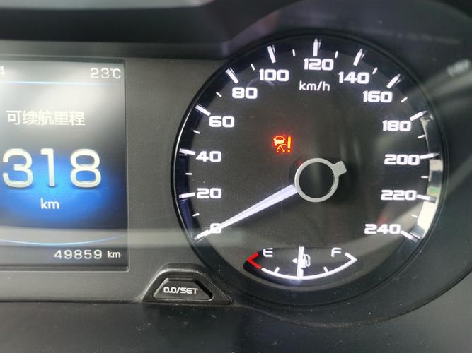 汽车维修帝豪ec7行驶中仪表盘灯全灭