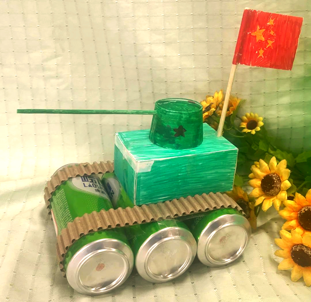 和学生的寒假生活,我们举办了一场别开生面的废旧物品手工制作大赛