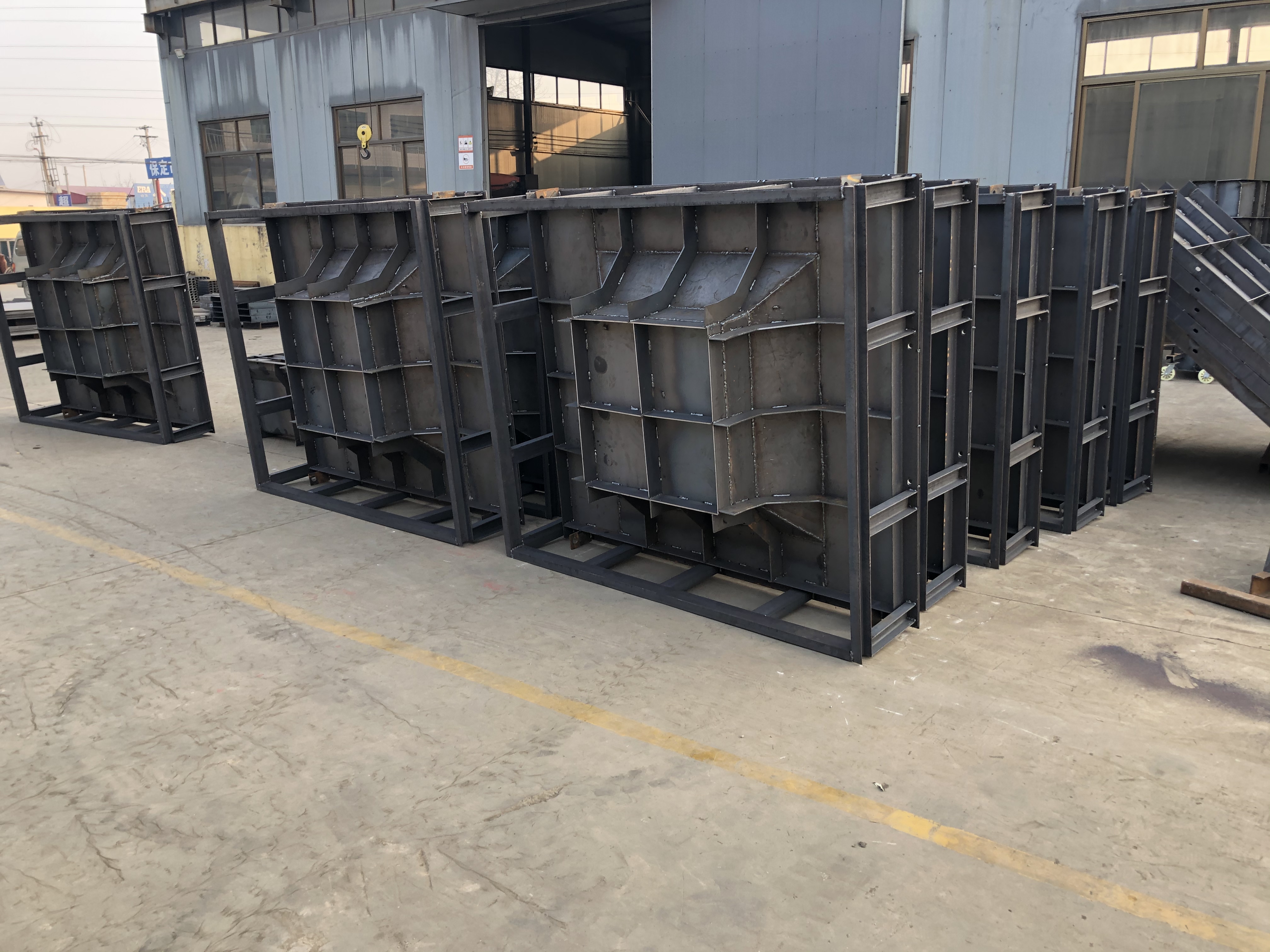 四角空心块模具(防浪石模具)防撞墙模具