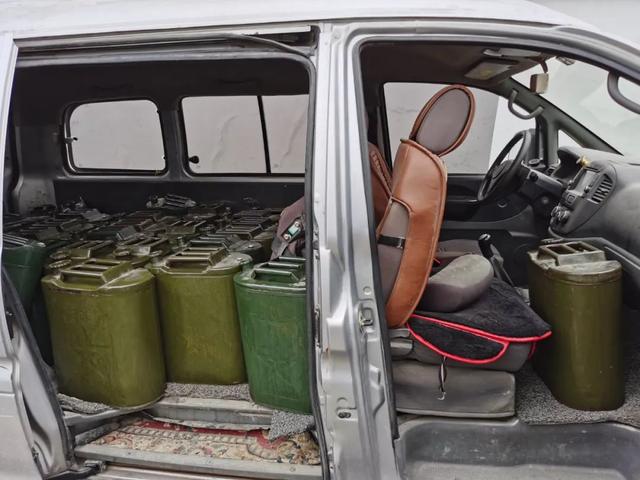 仙桃公安查扣非法销售散装汽油42桶1260升