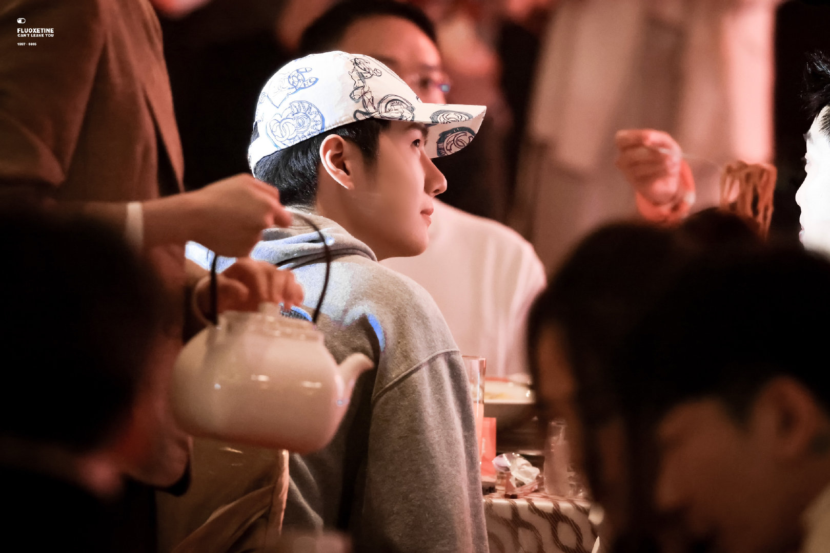 乐华年会陈烁成为主角,王一博纪梵希搭香奈儿,低调又奢华