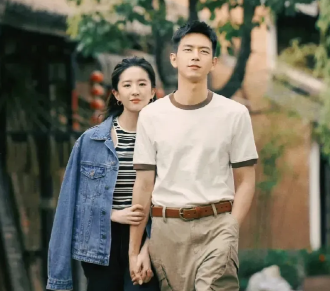 李现恋情疑曝光?女方身材火辣神似吴宣仪,两人行程多次重叠