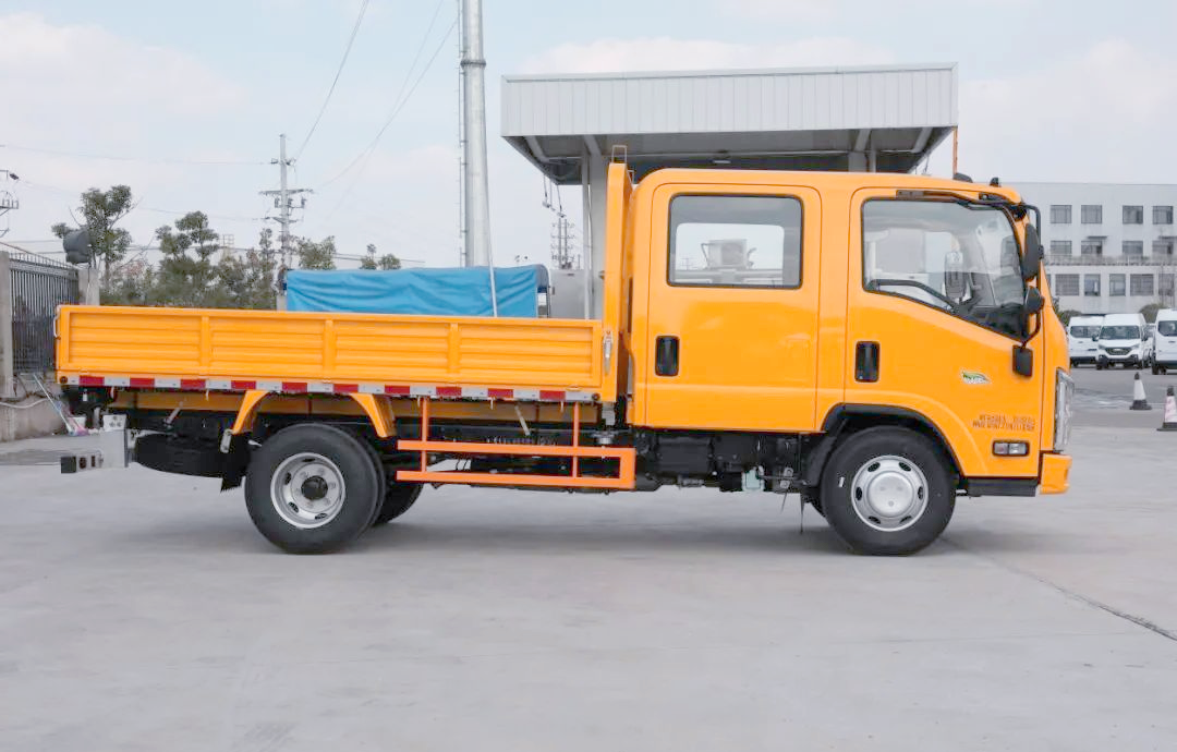 江西五十铃翼放ec双排轻卡:多人协作的理想选择