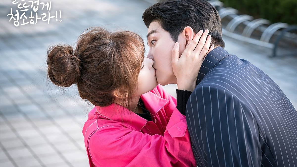 日网票选吻戏多到超心动韩剧top3:《先热情地打扫吧》金裕贞,尹均相