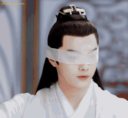 但又碍于道义礼教,情急之下,用白布蒙住了自己的眼睛,非礼勿视