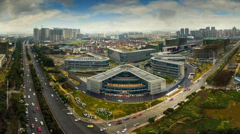 城市化与区域创新极发展研究中心秘书长姚树洁:四川三个省域经济副