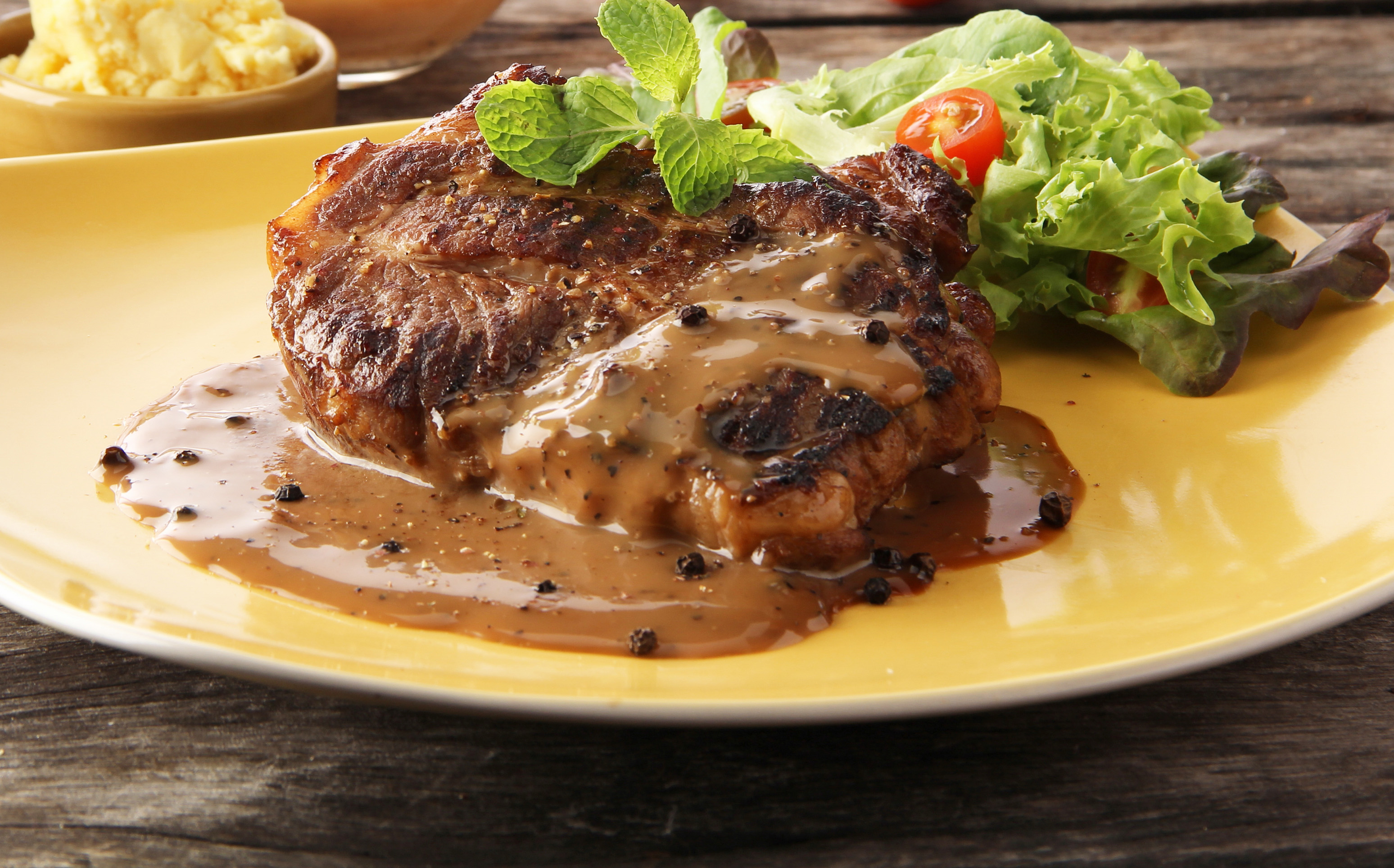 法国球员胜利后大餐时间