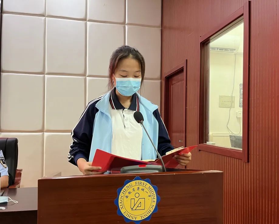 萧县妇联走进萧城一中举行"困境尖子生助学计划"助学金发放仪式