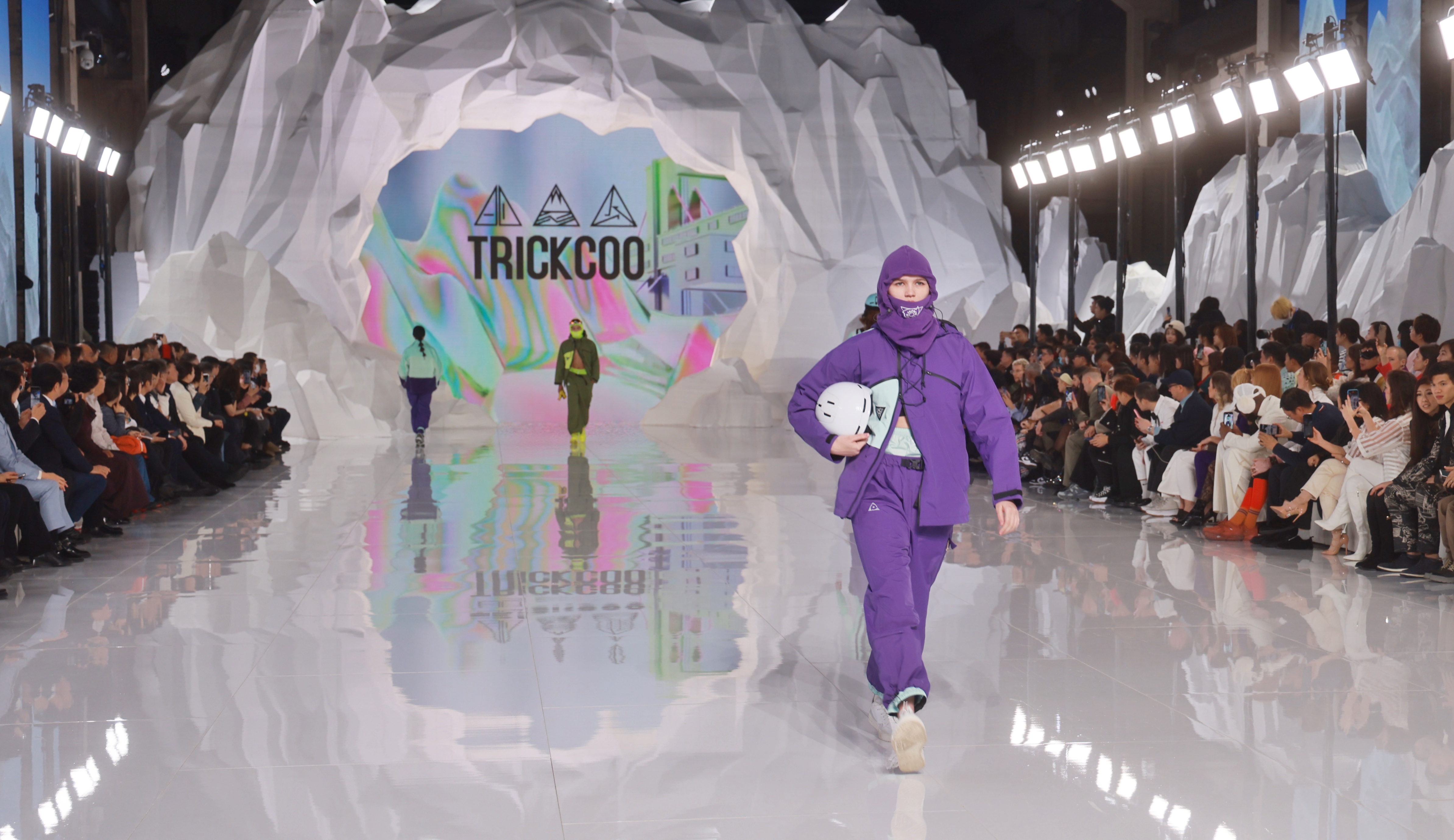 奏响冰雪时尚华章!2024哈尔滨国际时装周璀璨启幕