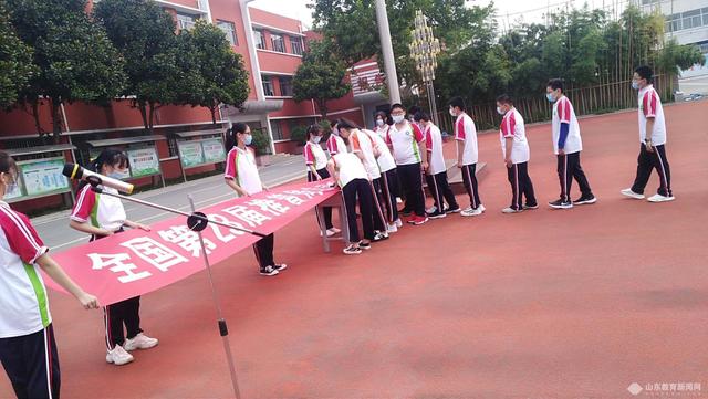 同讲普通话,携手进小康——东平县佛山中学举办推普周启动与宣誓签字