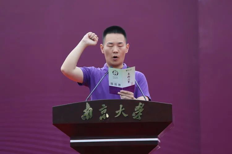 开学典礼新生代表黄元正,洪睿:让世界,听见我们的声音!