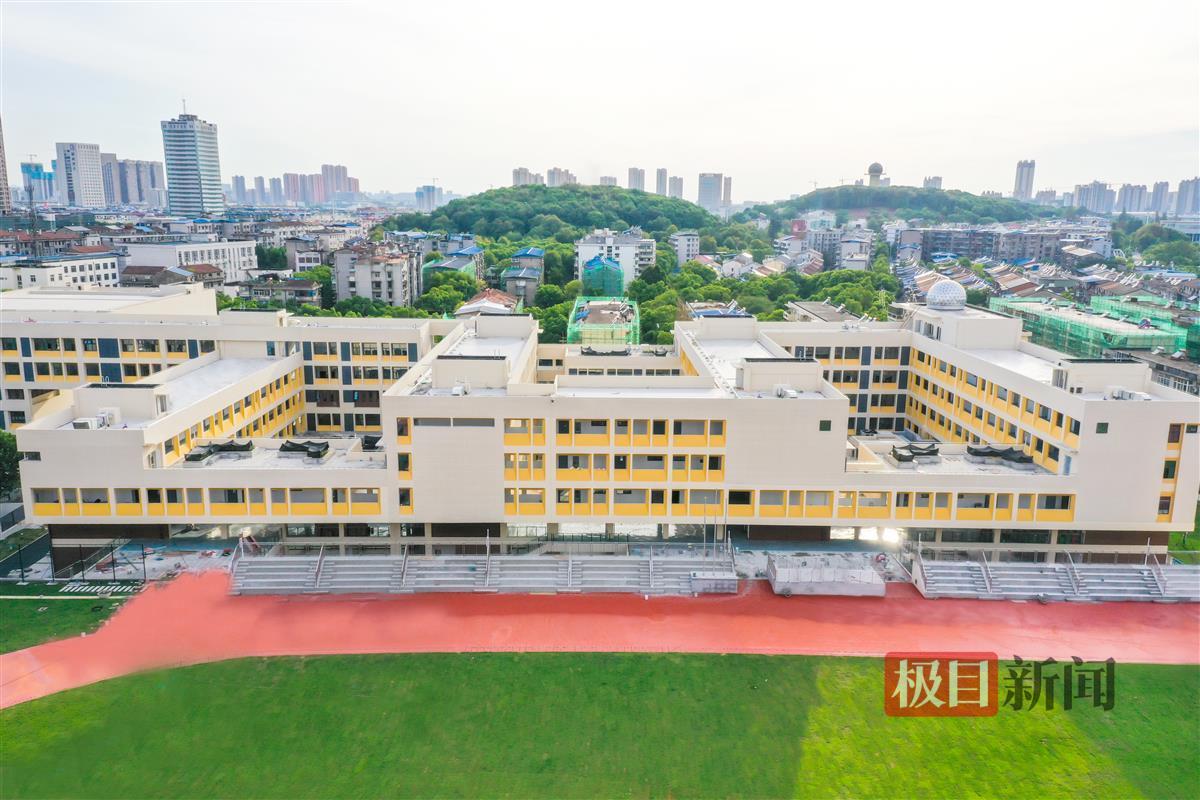 吴家山二中改扩建项目位于东西湖四明路,总建筑面积5.