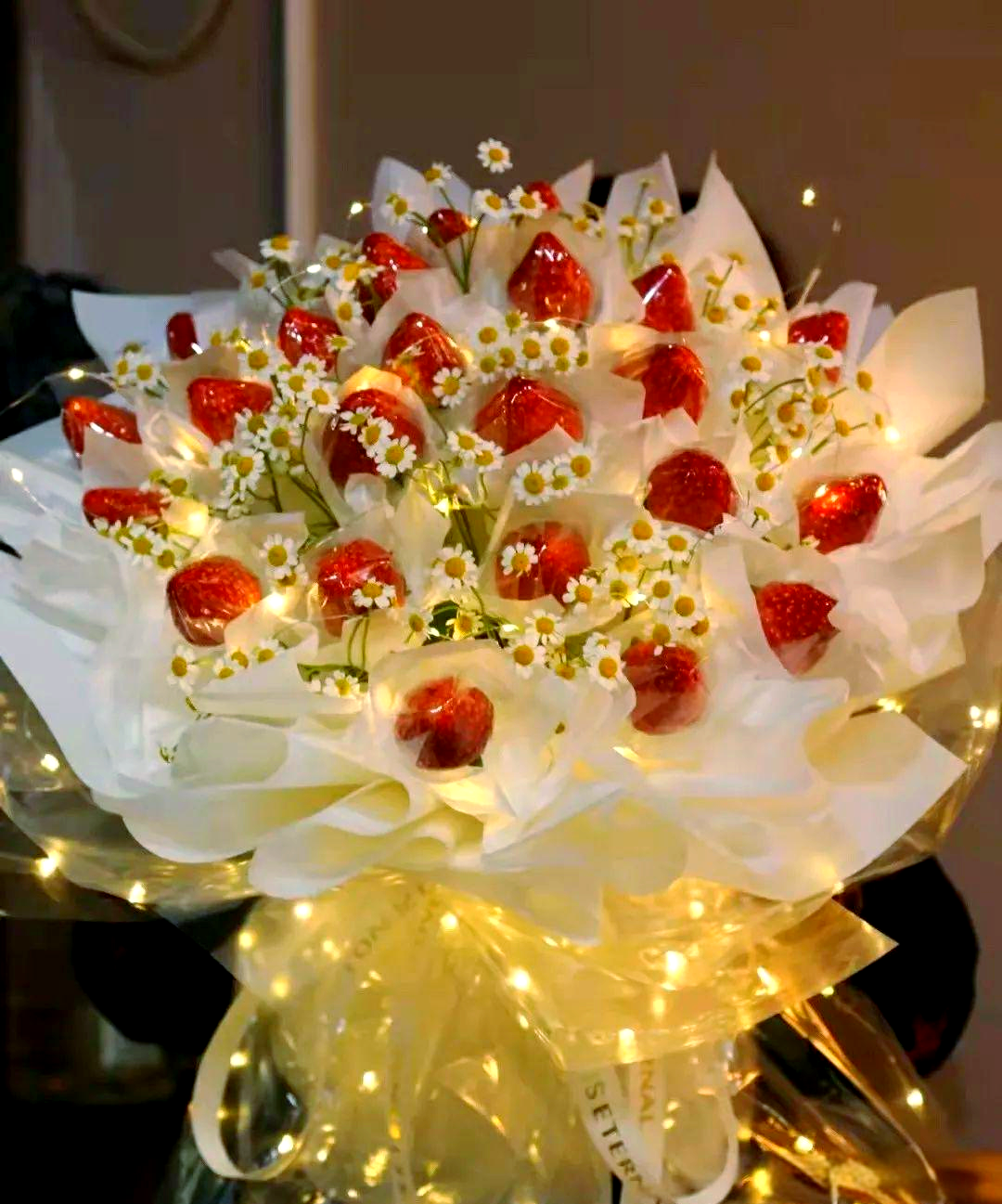 草莓花束:寓意甜甜的爱与勇气